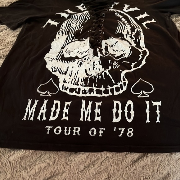 Lace up Skull tee - Picture 3 of 3